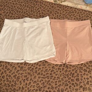 🐷 2 Torrid Biker Shorts in White and Blush